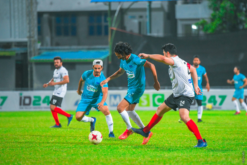 ޓުއަނިވަލް ހަރަކާތުގެ ތެރެއިން ރާއްޖެ އާއި ބޮލީވުޑްގެ ތަރިން ކުޅުނު ފޯރިގަދަ މެޗުގެ ތެރެއިިން -- ސަން ފޮޓޯ/ މުހައްމަދު ހައްޔާން