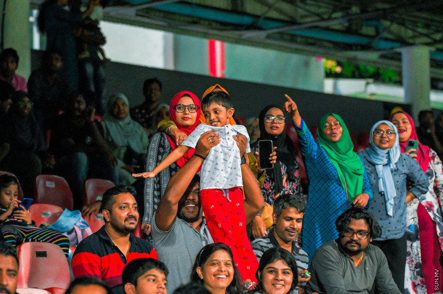 ޓުއަނިވަލް ހަރަކާތުގެ ތެރެއިން ރާއްޖެ އާއި ބޮލީވުޑްގެ ތަރިން ކުޅުނު ފޯރިގަދަ މެޗުގެ ތެރެއިިން -- ސަން ފޮޓޯ/ މުހައްމަދު ހައްޔާން