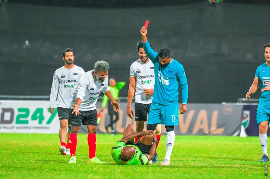 ޓުއަނިވަލް ހަރަކާތުގެ ތެރެއިން ރާއްޖެ އާއި ބޮލީވުޑްގެ ތަރިން ކުޅުނު ފޯރިގަދަ މެޗުގެ ތެރެއިިން -- ސަން ފޮޓޯ/ މުހައްމަދު ހައްޔާން