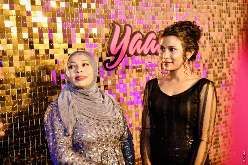 އާރް2ޒީ ޕްރޮޑަކްޝަނާއި ބައިސްކޯފު ގުޅިގެން ނެރުނު ޔާރާ ސީރީޒްގެ ރެޑް ކާޕެޓް އިވެންޓްގެ ތެރެއިން --- ސަން ފޮޓޯ/ މުހައްމަދު ނާއިލް ހުސައިން