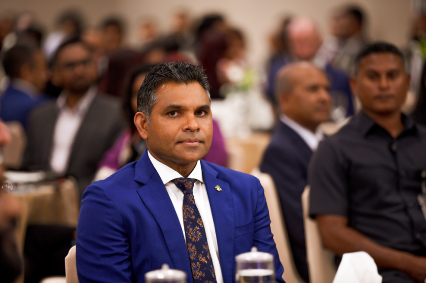 ކޯޕަރޭޓް މޯލްޑިވްސް - ގޯލްޑް 100 ގާލާ ނައިޓްގެ ތެރެއިން --- ސަން ފޮޓޯ/ އަޙްމަދު ސަދޫފް މޫސާ