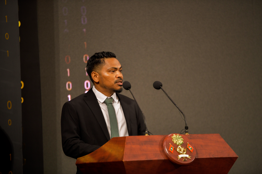 ކޯޕަރޭޓް މޯލްޑިވްސް - ގޯލްޑް 100 ގާލާ ނައިޓްގެ ތެރެއިން --- ސަން ފޮޓޯ/ އަޙްމަދު ސަދޫފް މޫސާ