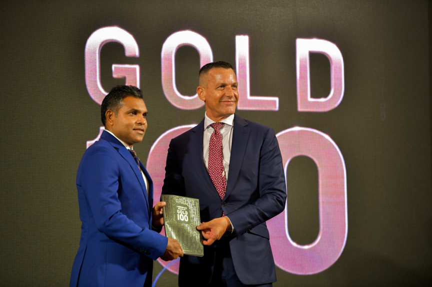 ކޯޕަރޭޓް މޯލްޑިވްސް - ގޯލްޑް 100 ގާލާ ނައިޓްގެ ތެރެއިން --- ސަން ފޮޓޯ/ އަޙްމަދު ސަދޫފް މޫސާ