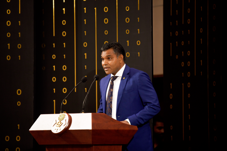 ކޯޕަރޭޓް މޯލްޑިވްސް - ގޯލްޑް 100 ގާލާ ނައިޓްގެ ތެރެއިން --- ސަން ފޮޓޯ/ އަޙްމަދު ސަދޫފް މޫސާ