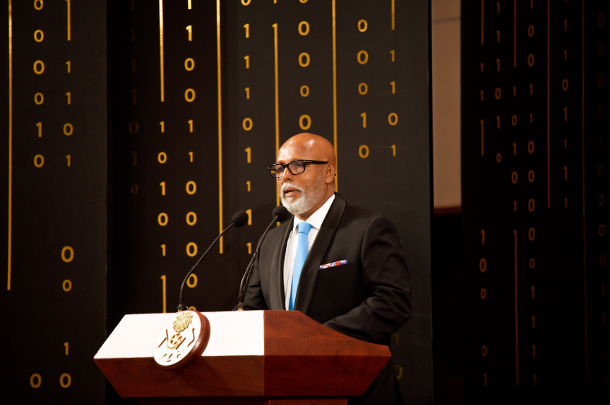 ކޯޕަރޭޓް މޯލްޑިވްސް - ގޯލްޑް 100 ގާލާ ނައިޓްގެ ތެރެއިން --- ސަން ފޮޓޯ/ އަޙްމަދު ސަދޫފް މޫސާ