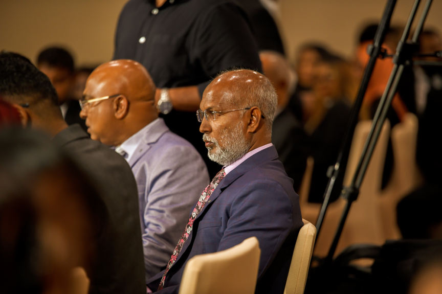 ކޯޕަރޭޓް މޯލްޑިވްސް - ގޯލްޑް 100 ގާލާ ނައިޓްގެ ތެރެއިން --- ސަން ފޮޓޯ/ އަޙްމަދު ސަދޫފް މޫސާ