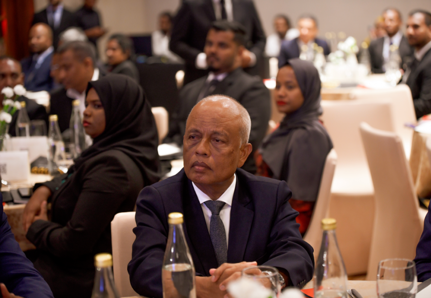 ކޯޕަރޭޓް މޯލްޑިވްސް - ގޯލްޑް 100 ގާލާ ނައިޓްގެ ތެރެއިން --- ސަން ފޮޓޯ/ އަޙްމަދު ސަދޫފް މޫސާ
