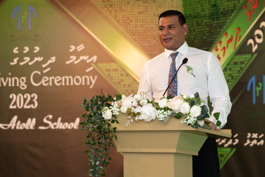 ދ. އަތޮޅު މަދަރުސާގެ އިނާމު ދިނުމުގެ ޖަލްސާގެ ތެރެއިން --- ސަން ފޮޓޯ