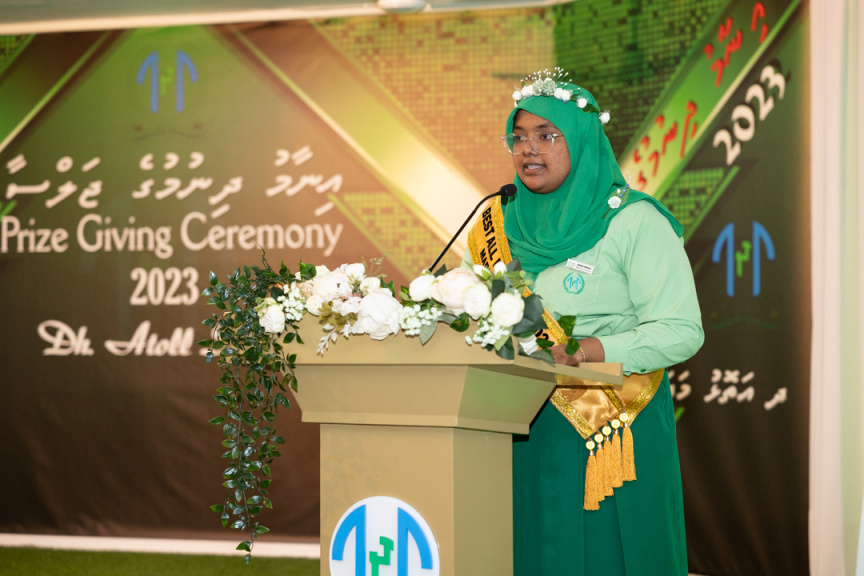 ދ. އަތޮޅު މަދަރުސާގެ އިނާމު ދިނުމުގެ ޖަލްސާގެ ތެރެއިން --- ސަން ފޮޓޯ