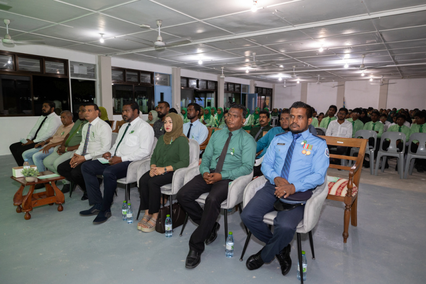 ދ. އަތޮޅު މަދަރުސާގެ އިނާމު ދިނުމުގެ ޖަލްސާގެ ތެރެއިން --- ސަން ފޮޓޯ