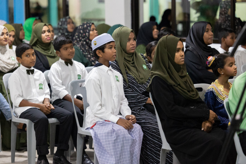 ދ. އަތޮޅު މަދަރުސާގެ އިނާމު ދިނުމުގެ ޖަލްސާގެ ތެރެއިން --- ސަން ފޮޓޯ