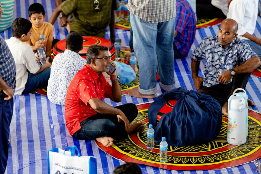ރ. މީދޫ އީދު ޖާފަތުގައި އެ ރަށުގެ މީހުން ބައިވެރިވަނީ -- ފޮޓޯ: ނާޝިތު ރަޝީދު