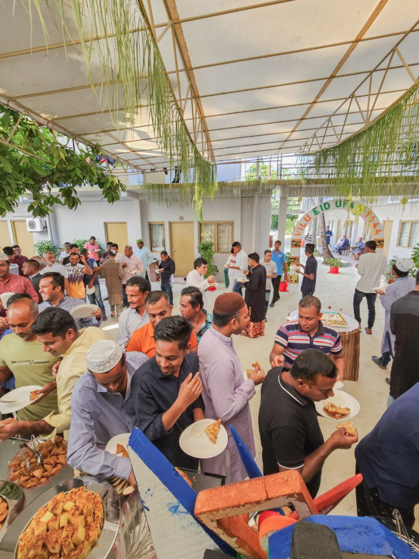 ސަން ސިޔާމް ވިލުރީފްގައި އަޟްހާ އީދު ފާހަގަކުރުން --- ސަން ފޮޓޯ