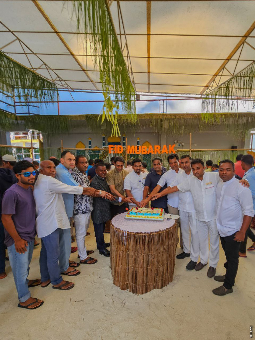 ސަން ސިޔާމް ވިލުރީފްގައި އަޟްހާ އީދު ފާހަގަކުރުން --- ސަން ފޮޓޯ