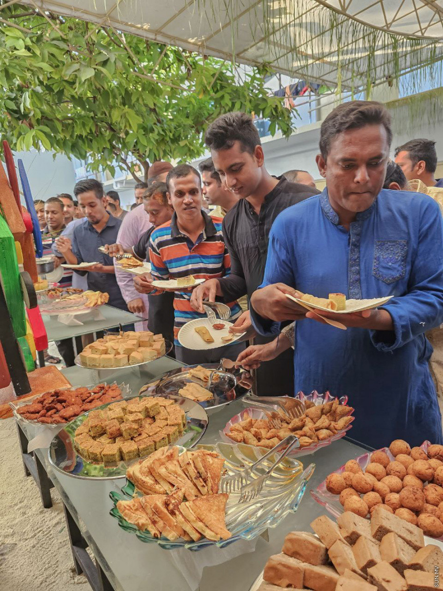 ސަން ސިޔާމް ވިލުރީފްގައި އަޟްހާ އީދު ފާހަގަކުރުން --- ސަން ފޮޓޯ