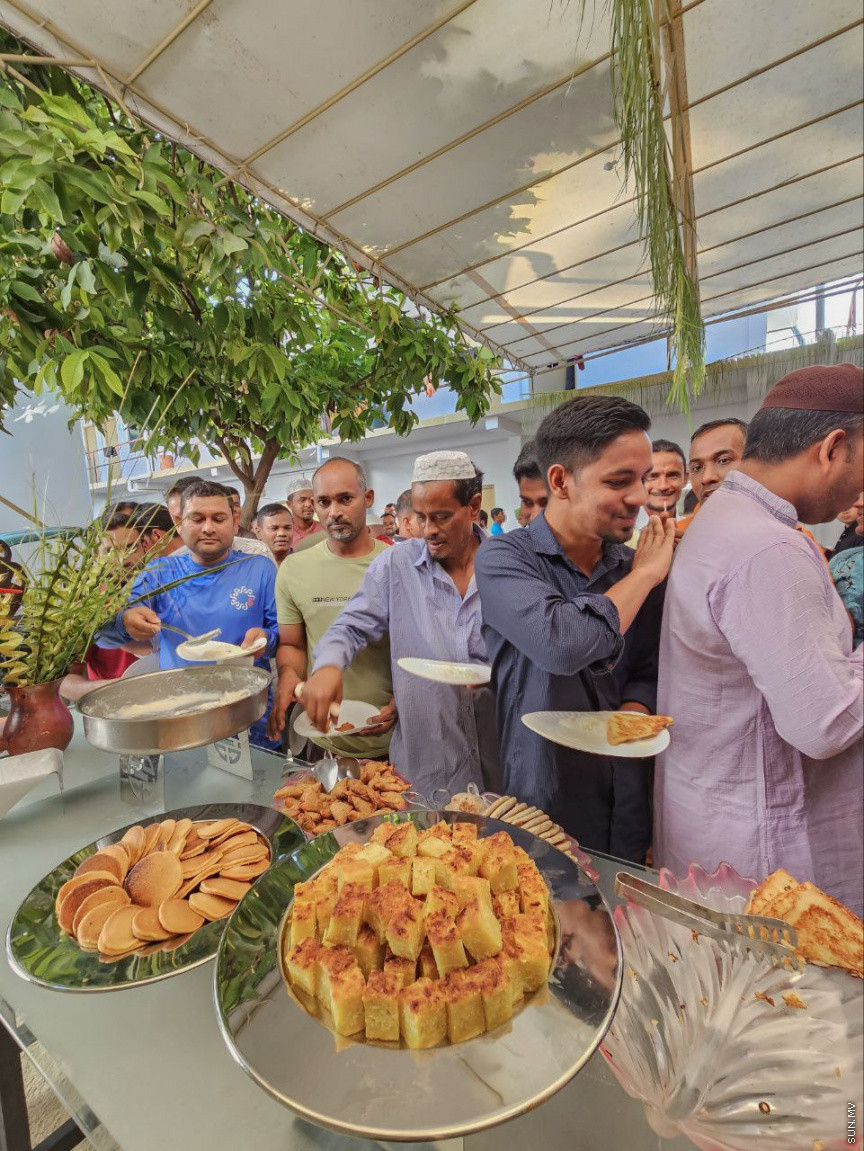 ސަން ސިޔާމް ވިލުރީފްގައި އަޟްހާ އީދު ފާހަގަކުރުން --- ސަން ފޮޓޯ