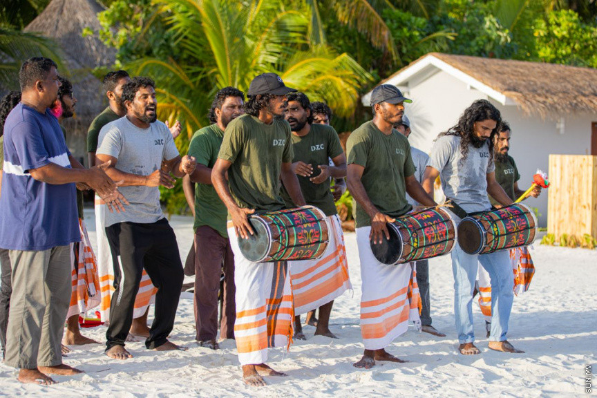ސަން ސިޔާމް ވިލުރީފްގައި އަޟުހާ އީދު ފާހަގަކުރުމަށް ކުރިއަށްގެންދިޔަ ހަރަކާތްތަކުގެ ތެރެއިން --- ސަން ފޮޓޯ