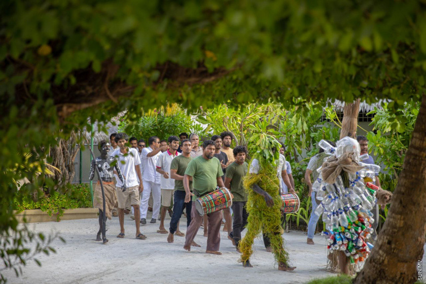 ސަން ސިޔާމް ވިލުރީފްގައި އަޟުހާ އީދު ފާހަގަކުރުމަށް ކުރިއަށްގެންދިޔަ ހަރަކާތްތަކުގެ ތެރެއިން --- ސަން ފޮޓޯ
