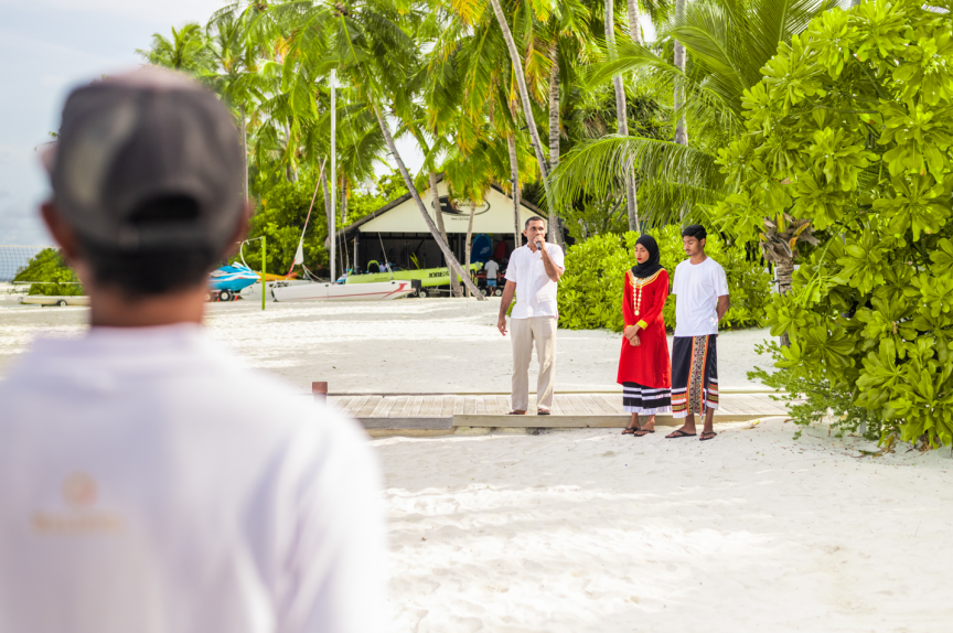 މިނިވަން ދުވަހުގެ މުނާސަބަތުގައި ސަން ސިޔާމް އިރުފުށީގައި ބޭއްވި ދިދަ ނެގުމުގެ ރަސްމިއްޔާތުގެ ތެރެއިން -- 