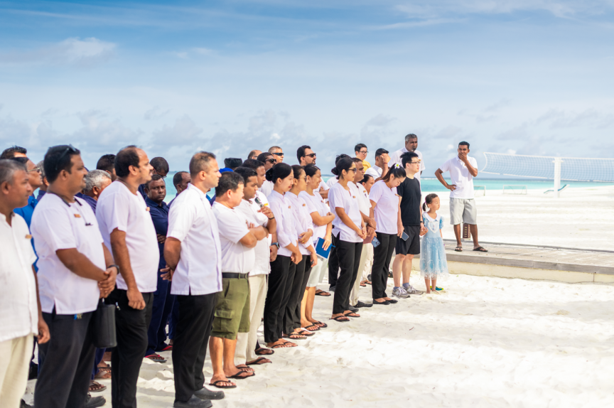 މިނިވަން ދުވަހުގެ މުނާސަބަތުގައި ސަން ސިޔާމް އިރުފުށީގައި ބޭއްވި ދިދަ ނެގުމުގެ ރަސްމިއްޔާތުގެ ތެރެއިން -- 