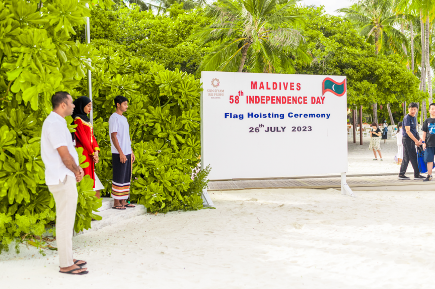 މިނިވަން ދުވަހުގެ މުނާސަބަތުގައި ސަން ސިޔާމް އިރުފުށީގައި ބޭއްވި ދިދަ ނެގުމުގެ ރަސްމިއްޔާތުގެ ތެރެއިން -- 