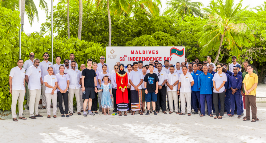 މިނިވަން ދުވަހުގެ މުނާސަބަތުގައި ސަން ސިޔާމް އިރުފުށީގައި ބޭއްވި ދިދަ ނެގުމުގެ ރަސްމިއްޔާތުގެ ތެރެއިން -- 