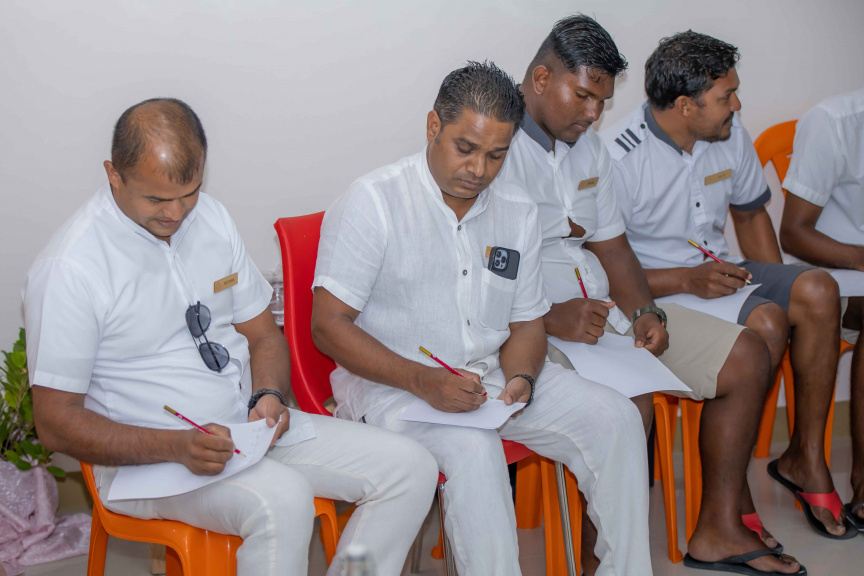 ދުނިޔޭގެ ޒުވާނުންގެ ދުވަސް ފާހަގަކުރަން ސަން ސިޔާމް ވިލުރީފުގައި ބޭއްވި ހަރަކާތްތަކުގެ ތެރެއިން -- ސަން ފޮޓޯ