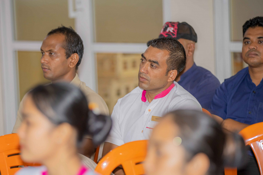 ދުނިޔޭގެ ޒުވާނުންގެ ދުވަސް ފާހަގަކުރަން ސަން ސިޔާމް ވިލުރީފުގައި ބޭއްވި ހަރަކާތްތަކުގެ ތެރެއިން -- ސަން ފޮޓޯ