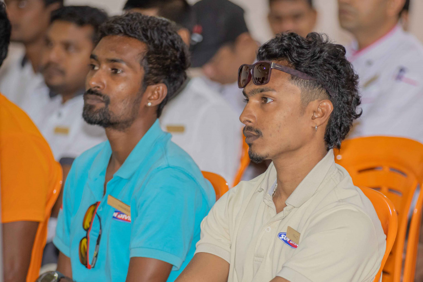 ދުނިޔޭގެ ޒުވާނުންގެ ދުވަސް ފާހަގަކުރަން ސަން ސިޔާމް ވިލުރީފުގައި ބޭއްވި ހަރަކާތްތަކުގެ ތެރެއިން -- ސަން ފޮޓޯ