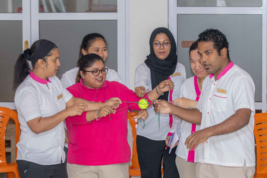 ދުނިޔޭގެ ޒުވާނުންގެ ދުވަސް ފާހަގަކުރަން ސަން ސިޔާމް ވިލުރީފުގައި ބޭއްވި ހަރަކާތްތަކުގެ ތެރެއިން -- ސަން ފޮޓޯ