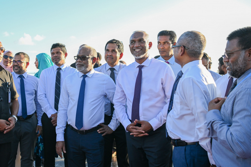 ފުށިދިއްގަރު ފަޅު ހިއްކަން ފެށުން: މަޝްރޫއު ފެށުމުގެ ރަސްމިއްޔާތުގައި ރައީސާއި ސްޕެޝަލް އެޑްވައިޒަރު އަބްދުއްރަހީމް އަބްދުﷲ -- ފޮޓޯ/ ރައީސް އޮފީސް  
