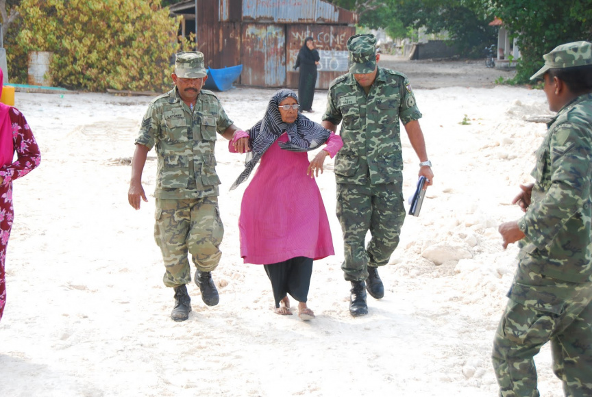 ސުނާމީ ކާރިސާއަށް ފަހު ސަރުކާރުން ބޯހިޔާވަހިކަމަށް ކުރިއަށްގެންދިޔަ މަޝްރޫއުތަކުގެ ތެރެއިން، ބޮޑަށް ގެއްލުން ލިބުނު ރަށްތަކުގެ މީހުން އެހެން ރަށްތަކަށް ބަދަލުކުރި -- ފޮޓޯ/ އަބްދުﷲ ސައީދު