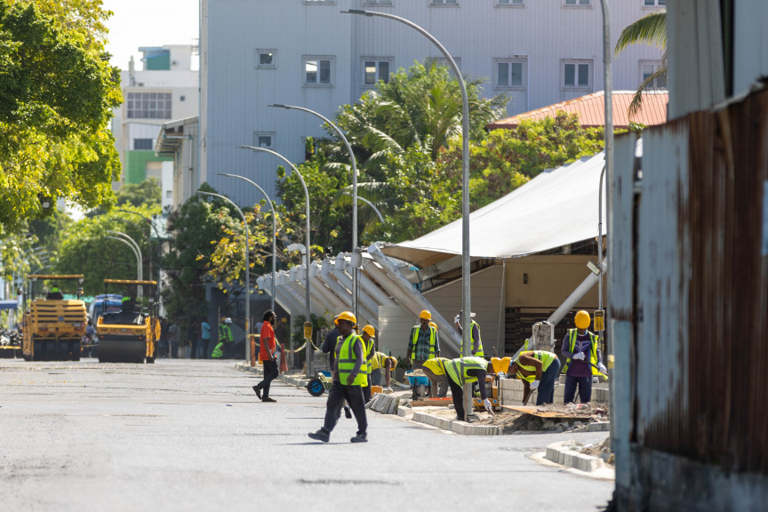 އަމީނީ މަގުގައި އެއްކޮށް ތާރުއަޅައި ނިންމާލާފައި -- ސަން ފޮޓޯ: އިންފިނިޓް މޮމެންޓްސް/ މުހައްމަދު މާވީ