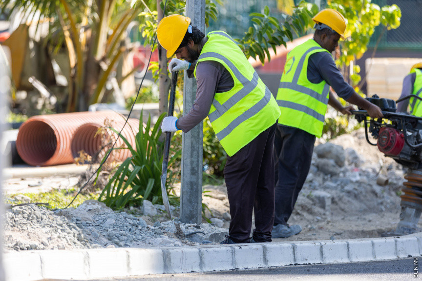 އަމީނީ މަގުގައި އެއްކޮށް ތާރުއަޅައި ނިންމާލާފައި -- ސަން ފޮޓޯ: އިންފިނިޓް މޮމެންޓްސް/ މުހައްމަދު މާވީ