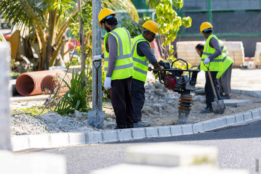އަމީނީ މަގުގައި އެއްކޮށް ތާރުއަޅައި ނިންމާލާފައި -- ސަން ފޮޓޯ: އިންފިނިޓް މޮމެންޓްސް/ މުހައްމަދު މާވީ