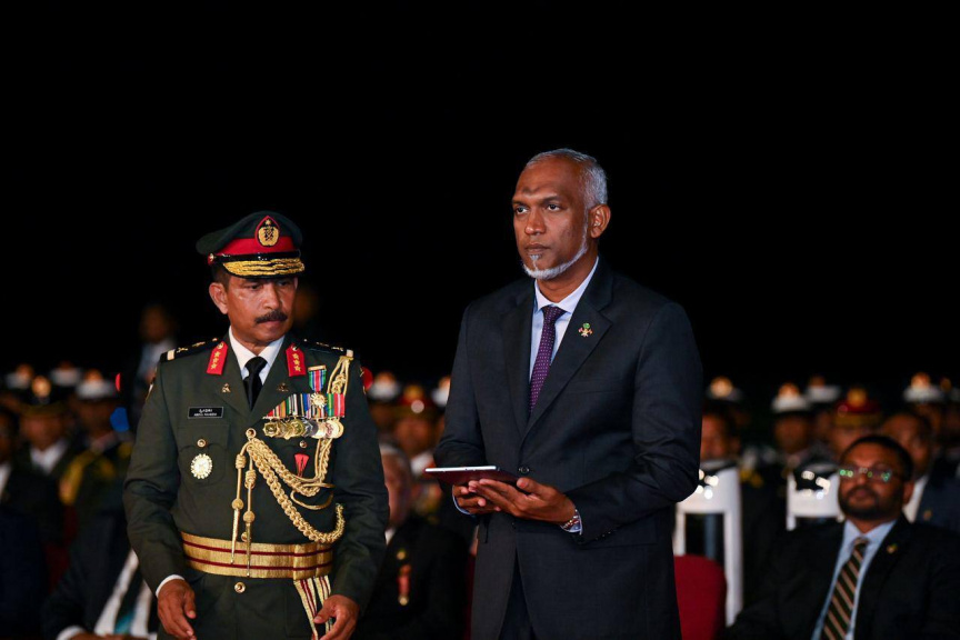 އެމްއެންޑީއެފް އެއާކޯ އިފްތިތާހުކުރުމާއި، އަންމޭންޑް އޭރިއަލް ވެހިކަލް (ޔޫއޭވީ) ސިފައިންގެ ޚިދުމަތް ތައާރަފްކުރުމަށް ނ. މާފަރު އިންޓަނޭޝަނަލް އެއާޕޯޓުގައި މިރޭ ބޭއްވި ޚާއްސަ ރަސްމިއްޔާތުގެ ތެރެއިން -- ފޮޓޯ: ރައީސް އޮފީސް