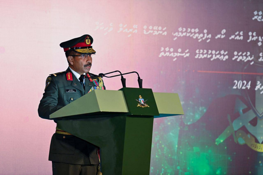 އެމްއެންޑީއެފް އެއާކޯ އިފްތިތާހުކުރުމާއި، އަންމޭންޑް އޭރިއަލް ވެހިކަލް (ޔޫއޭވީ) ސިފައިންގެ ޚިދުމަތް ތައާރަފްކުރުމަށް ނ. މާފަރު އިންޓަނޭޝަނަލް އެއާޕޯޓުގައި މިރޭ ބޭއްވި ޚާއްސަ ރަސްމިއްޔާތުގެ ތެރެއިން -- ފޮޓޯ: ރައީސް އޮފީސް