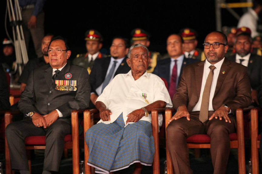 އެމްއެންޑީއެފް އެއާކޯ އިފްތިތާހުކުރުމާއި، އަންމޭންޑް އޭރިއަލް ވެހިކަލް (ޔޫއޭވީ) ސިފައިންގެ ޚިދުމަތް ތައާރަފްކުރުމަށް ނ. މާފަރު އިންޓަނޭޝަނަލް އެއާޕޯޓުގައި މިރޭ ބޭއްވި ޚާއްސަ ރަސްމިއްޔާތުގެ ތެރެއިން -- ފޮޓޯ: ރައީސް އޮފީސް