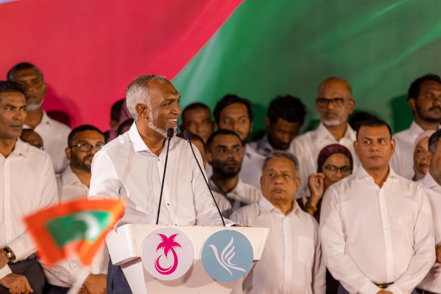 ޕީއެންސީއަށް ސުޕަމެޖޯރިޓީ ލިބުމުގެ އުފާ ފާޅުކުރުން: އެ ރަސްމިއްޔާތުގައި ރައީސް ވަނީ އިދިކޮޅު ފަރާތްތަކުން ގުޅިގެން މަސައްކަތް ކުރުމަށް ދައުވަތު ދެއްވާފައި -- ސަން ފޮޓޯ/ މޫސާ ނަދީމް 