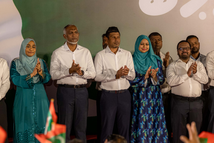 ޕީއެންސީއަށް ސުޕަމެޖޯރިޓީ ލިބުމުގެ އުފާ ފާޅުކުރުން: ޕީއެންސީއަށް މަޖިލިސް އިންތިޚާބުން ލިބުނީ ތާރީޚީ ކާމިޔާބީއެއް -- ސަން ފޮޓޯ/ މޫސާ ނަދީމް 