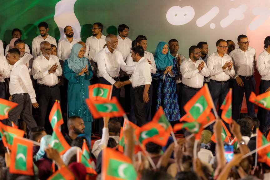 ޕީއެންސީއަށް ސުޕަމެޖޯރިޓީ ލިބުމުގެ އުފާ ފާޅުކުރުން: ޕީއެންސީއަށް މަޖިލިސް އިންތިޚާބުން ލިބުނީ ތާރީޚީ ކާމިޔާބީއެއް -- ސަން ފޮޓޯ/ މޫސާ ނަދީމް 