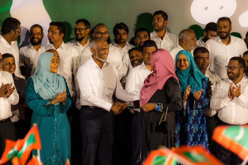 ޕީއެންސީއަށް ސުޕަމެޖޯރިޓީ ލިބުމުގެ އުފާ ފާޅުކުރުން: ޕީއެންސީއަށް މަޖިލިސް އިންތިޚާބުން ލިބުނީ ތާރީޚީ ކާމިޔާބީއެއް -- ސަން ފޮޓޯ/ މޫސާ ނަދީމް 