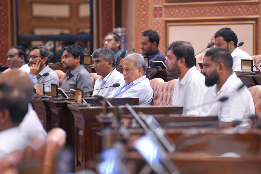 ވިހިވަނަ މަޖިލީހުގެ މެންބަރުންގެ ތެރެއިން އޭދަފުށީ ދާއިރާގެ މެންބަރު ރެޑްވޭވް އަހުމަދު ސަލީމް: މިއީ އޭނާ މަޖިލިސް މެންބަރުކަން ކުރައްވާ ހަތަރު ވަނަ ދައުރު -- ފޮޓޯ/ މަޖިލިސް 