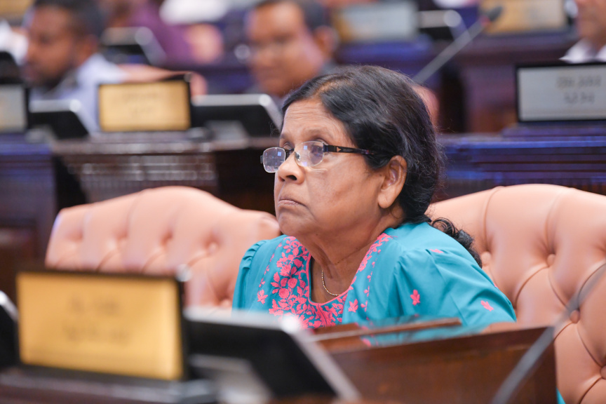ވިހިވަނަ މަޖިލީހުގައި 93 މެންބަރުންގެ ތެރޭގައި ހިމެނިވަޑައިގަންނަވަނީ އެންމެ ތިން އަންހެން މެންބަރުން: އަންހެން މެންބަރުންގެ ތެރޭގައި  މާފަންނު މެދު ދާއިރާގެ މެންބަރު އަސްމާ ރަޝީދު ހިމެނޭ -- ފޮޓޯ/ މަޖިލިސް 
