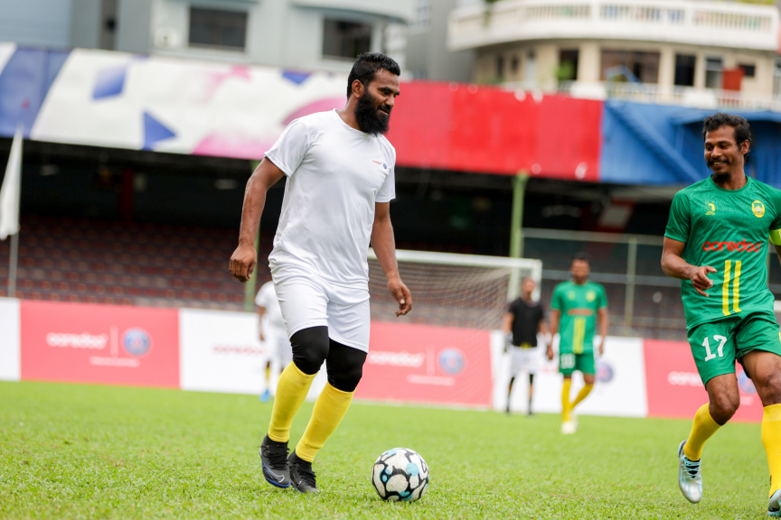 ޖޭޖޭ އޮކޯޗާއާ އެކު ބޭއްވި ފުޓްސަލް މެޗުގައި ރާއްޖޭގައި އުފެދުނު އެންމެ މޮޅު އެއް ކުޅުންތެރިޔާ އަލީ އަޝްފާގު -- ސަން ފޮޓޯ/ ނާއިޝް ނާހިދު