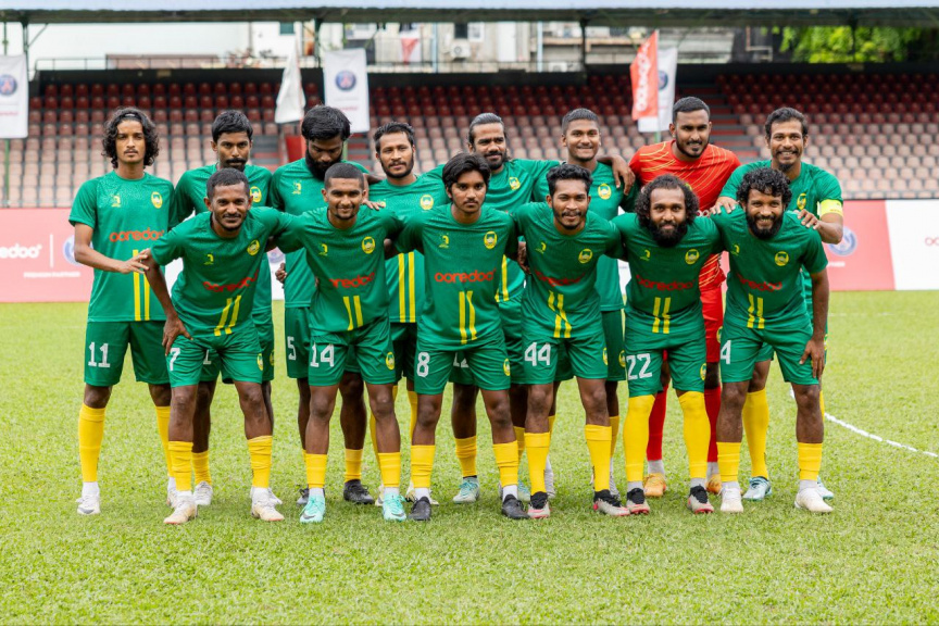 ޖޭޖޭ އޮކޯޗާއާ އެކު ބޭއްވި ފުޓްސަލް މެޗުގައި ވާދަކުރީ ޓީމް ލެޖެންޑްސްއާއި މާޒިޔާ -- ސަން ފޮޓޯ/ ނާއިޝް ނާހިދު