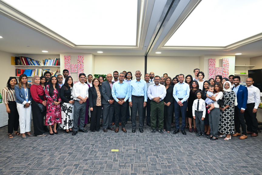 ރައީސް، އެމެރިކާގައި ދިރިއުޅޭ ދިވެހިންނާ ބައްދަލުކުރެއްވުން: އެ މަނިކުފާނު ހާލުއަހުވާލު އޮޅުންފިލުއްވައި އެފަރާތްތައް ބޭނުންވާކަންކަން އެއްސެވި -- ފޮޓޯ/ ރައީސް އޮފީސް 