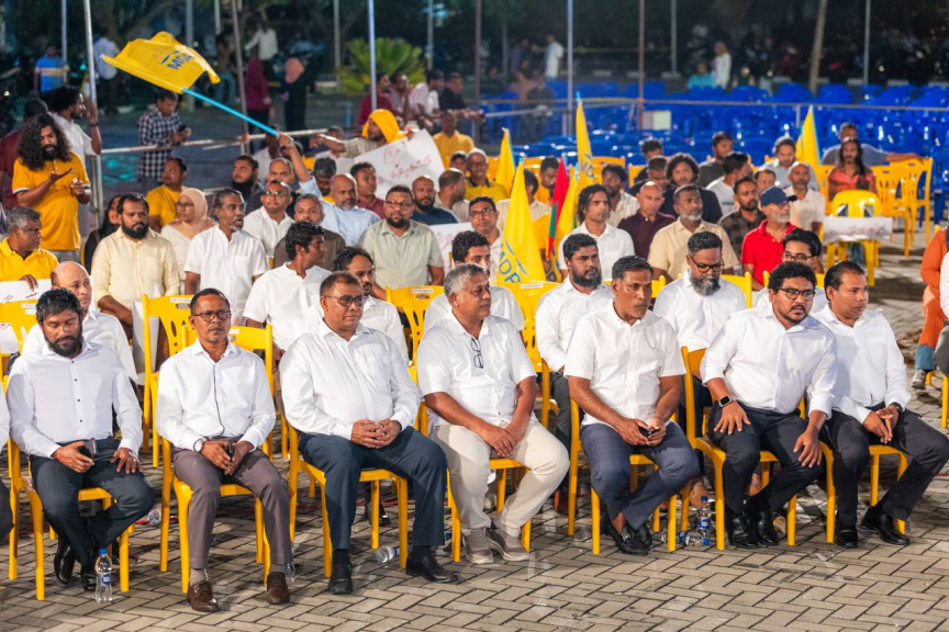 އެމްޑީޕީން ބޭއްވި ޖަލްސާއާއި ގައުމީ މަޖިލީހުގެ ބައްދަލުވުމުގެ ތެރެއިން -- ސަން ފޮޓޯ/ މޫސާ ނަދީމް