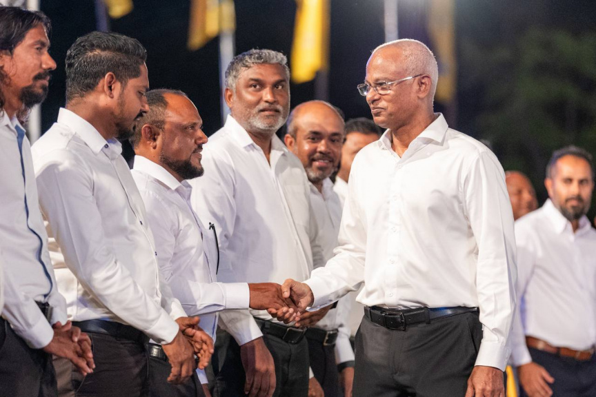 އެމްޑީޕީން ބޭއްވި ޖަލްސާއާއި ގައުމީ މަޖިލީހުގެ ބައްދަލުވުމުގައި ކުރީގެ ރައިސް އިބްރާހީމް މުޙައްމަދު ޞާލިޙް -- ސަން ފޮޓޯ/ މޫސާ ނަދީމް