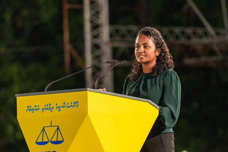 ކުރީގެ އެންވަޔަރަމަންޓް މިނިސްޓަރު ޝިއުނާ: އެމްޑީޕީން ބޭއްވި ޖަލްސާއާއި ގައުމީ މަޖިލީހުގެ ބައްދަލުވުމުގައި ސަރުކާރަށް ވަރަށް ބޮޑަށް ފާޑުކިޔައިފައިވޭ -- ސަން ފޮޓޯ/ މޫސާ ނަދީމް